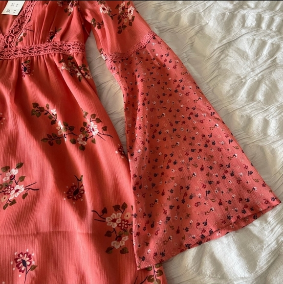 Abercrombie and Fitch Floral Bell-sleeves Dress - Picture 6 of 11